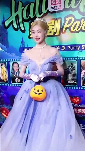 宣璐 #搜狐视频美剧party 南瓜马车和水晶鞋会消失，但，她@宣璐 依然是公主👑 辛德瑞拉#搜狐视频美剧月#宣璐