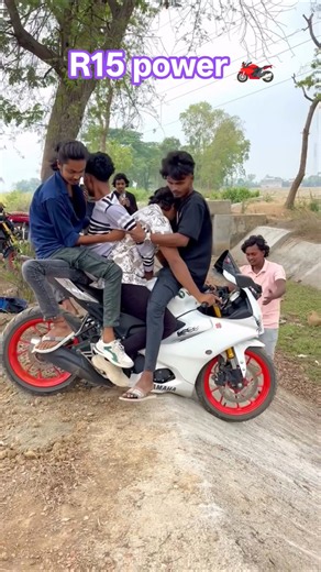 R15 Bike vili Power #R15 power V/S Hero Bike Power 🏍️#mt15 #shortvideo#shortvideo