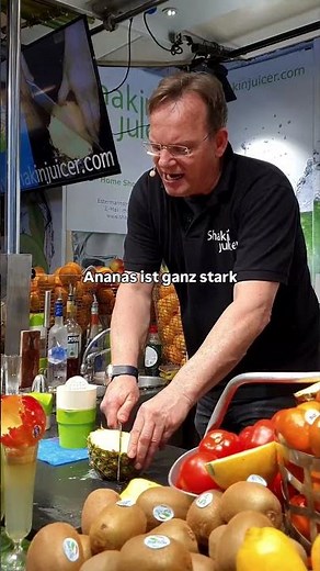 🍍 Ananas rein, drehen, genießen 😍 #shakinjuicer #frischgepresst #ananassaft #ananas #saftpresse