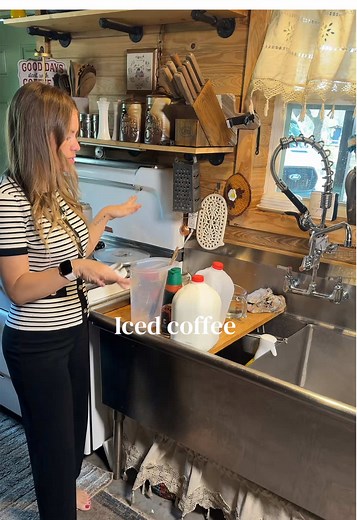 Homemade Gallon Iced Coffee Recipe: Easy & Delicious!