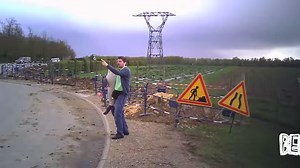 Caméra cachée au bureau de vote ! Il y a 10 ans tout pile, Bengui et son dauphin Léo se rendaient au bureau de vote et faisaient tout plein de rencontres pimpantes !🐬🇫🇷 | Greg Guillotin
