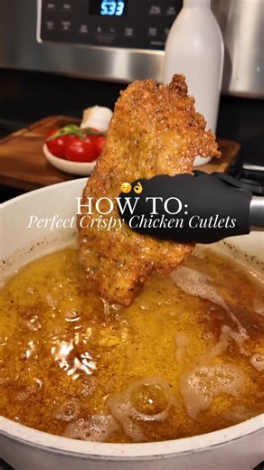 Cooking with Kayla on Instagram: "How to make perfect thin and crispy chicken cutlets Ingredient: • 4 thinly sliced chicken breast • @kindersflavors garlic and herb panko bread crumbs • Kinder’s grilled chicken seasoning • 1/2 cup of plain bread crumbs • big handful of parmesan cheese • 3 eggs • salt and pepper • light olive oil or vegetable oil to fry Directions: • season your chicken breast with the grilled chicken seasoning making sure each side is coated with seasoning • add your bread crumb
