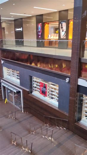 UPDATE | West Edmonton Mall Scene at Bourbon Street (WEM) as EPS has taped off an area for investigation. We have received credible reports that a single gunshot was fired during an altercation between two individuals. Both reportedly fled the scene. No deaths have been reported at this time. Police remain on scene. Updates to follow as information is confirmed. #WEM #WestEdmontonMall #Edmonton #EPS #BreakingNews PublicSafety | Edmonton Explorer