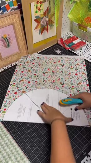 3K views · 18 reactions | Another holiday project with @Connecting Threads - these fabric napkins fold up into the cutest little Christmas trees! Perfect for gifts, parties, or just adding a handmade touch to your table setting. Credit : Sew Millie Mae #sewingproject #sewinginspiration #sewing #sewingtiktok #connectingthreads | Caroline Wielgosz | Facebook