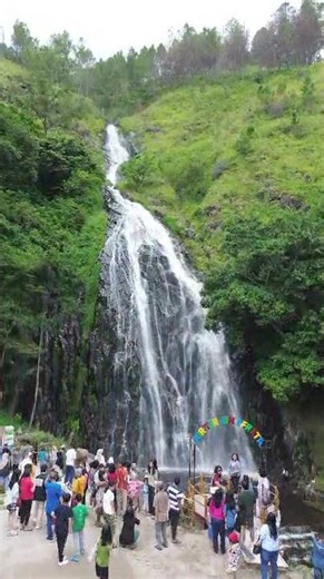 LIBUR PANJANG KURANG KOMPLIT TANPA SAMOSIR! Segarnya Air Terjun Efrata