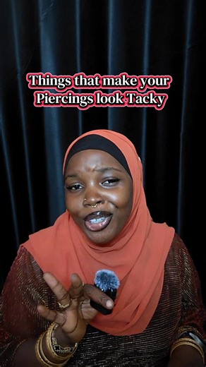 Do you know why your piercing look a mess? I'll tell you #piercingtips #piercinginspo #bodypiercer #piercingtok #piercingstyling