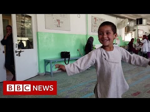 Dancing Afghan amputee boy goes viral - BBC News