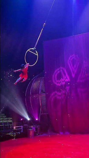 Two acrobats performed a wonderful show on the stage🥳