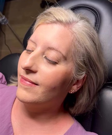 ✨Powder Tattoo Brows Threading✨ A soft, shaded technique for beautifully defined yet natural-looking brows! Perfect for all skin types and long-lasting results. You can choose any color you like; light, medium, or dark brown.📍 Book your appointment today!📞 Call: 405-360-5201💻 Online: www.milanibeautysalon.comTag us in your healed results—we love seeing your gorgeous brows! 💖#milani_beautysalon #oklahoma #norman #mooreoklahoma #normanokhairstylist #normaneyelashes #normanbrows #kelleybakerbro