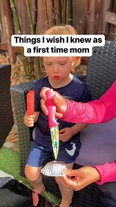 Use a muffin wrapper to catch popsicle drippings #mom #popsicles #icepops #toddler | Liz & Jeff