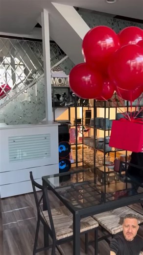 Laerte Jr | Viral Businesses & Digital Marketing on Instagram: "🎁 These surprise boxes look like pure luxury the moment you see them, turning simple gifts into unforgettable experiences that feel exclusive and deeply personal. #Every detail is designed to impress, making each unboxing feel like a special celebration. Personalized from start to finish, they transform birthdays, anniversaries, and milestones into emotional moments people remember long after. It’s not just a gift, it’s a feeling w