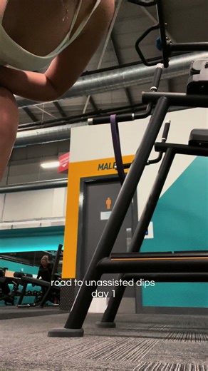 Road to unassisted dips #dips #tricep #pushday #assisted #puregym