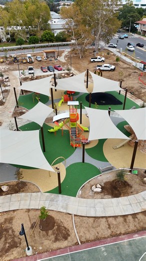 This Week in Santa Clarita… the Grand Reopening of Old Orchard Park 🛝🎉 Explore the brand-new playground with faux rock walls, climbing rope and a turf mound under the cool shade. Try the multi-sport court for basketball or futsal, plus an updated basketball court with a pickleball overlay. Play at new checkers and chess tables, cornhole boards and a ping pong table. Don’t miss “The Dreams of the Golden Oak” by artist Gail Christofferson 🌳✨A futsal demo by Insainz Training Academy will also be