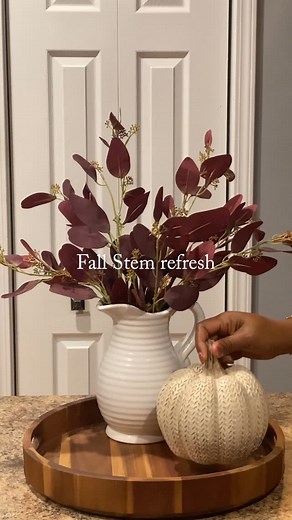 Simple Fall Center piece idea using our popular plum eucalyptus stems. Comment “stems” and we’ll send you the link to create this look #falldecor #falldecorating #centerpiecesideas #journeydecor | Journey Decor