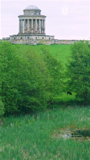 Iron cramps meant to strengthen old stone buildings are actually ripping them apart as they rust. Despite a huge conservation deficit, this beautiful building still stands in all its glory. Absolutely extraordinary. #AncientBuildings #England #Conservation #Architecture #History | Real Royalty
