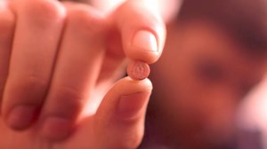 De website die je moet checken voordat je een xtc-pil neemt