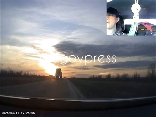 ⚠In Kazakhstan, a driver narrowly escaped a horrific accident and became a Kaznet celebrity.On a highway in the Aktobe region, a driver narrowly escaped a head-on collision with a truck that was heading straight for him.Kaznet residents are shocked not by the situation itself, but by the driver's reaction: the man didn't even blink. He simply drove on calmly, as if nothing had happened.Aktobe region police have already announced that the truck driver will be found and prosecuted.