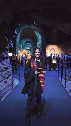902K views · 14K reactions | Ready to immerse yourself in the world of Harry Potter?  Enter the Wizarding World at the Warner Bros. studio in Watford, England! ⚡ : @thespiritualvoyagers/IG | VisitEngland | Facebook