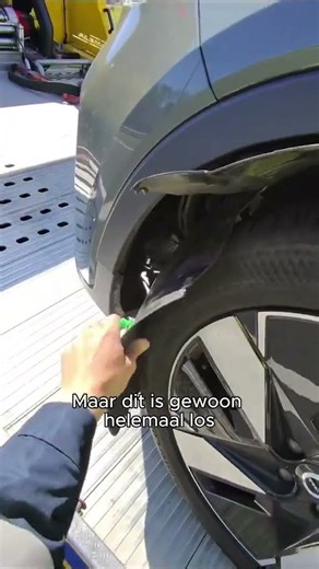 Een elektrische auto met een kapotte uitlaat, dat kan niet. #Wegenwacht #pechhulp #ANWB