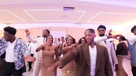 Vidéos de Photographe Mariage 🇲🇫🇨🇩 (@r.factory.studio) avec son original - Photographe Mariage 🇲🇫🇨🇩