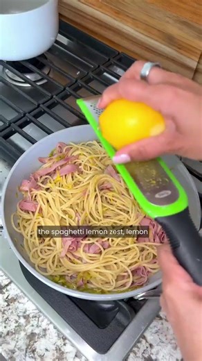 Nothing says spring like tossing all the best veggies into a dreamy pasta dish. 🌼✨