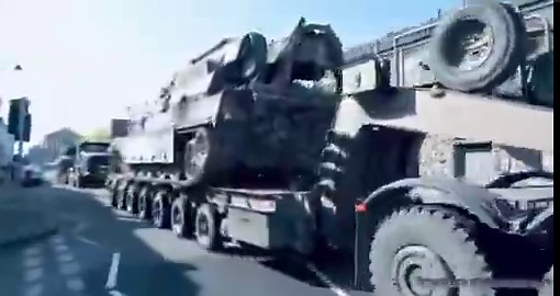 🚨🇬🇧 HOLY SHIT! British roads just got taken over by absolute monsters!Police are shutting down traffic for a massive convoy of Challenger 2 tanks rolling through Wales on heavy transporters.These beasts are no joke, pure British Army firepower heading to training.Source: Cobra Emergency YT