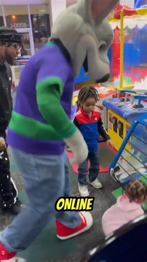 Chuck E. Cheese Costume Worker's Actions Have Parents Furious #trending #exposed
