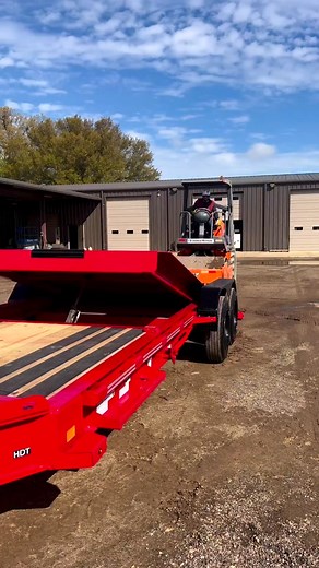 Effortless Loading with the HDT Hydraulic Dampened Tilt Trailer