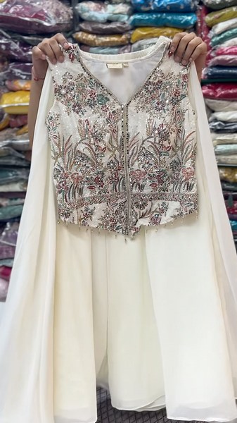 Step into timeless elegance with this beautiful white sharara outfit.