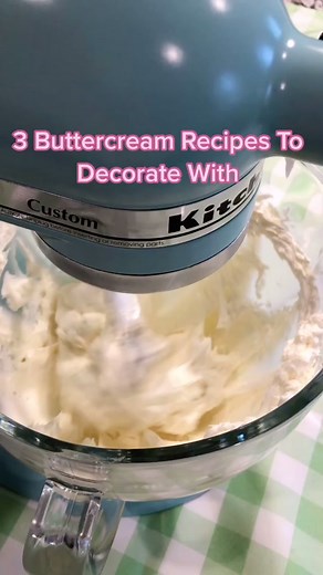 3 Buttercream Recipes for Cake Decorating