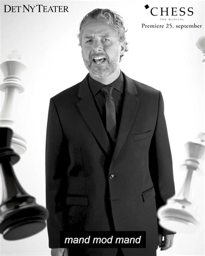 CHESS THE MUSICAL – fra 25. september ♟️ Oplev en pragtopsætning af hitmusicalen CHESS. Et intenst kærlighedsdrama fortalt med lidenskab og musik skrevet af ABBA-hitmagerne Benny Andersson og Björn Ulvaeus. Med udødelige hits som Anthem, I Know Him So Well og One Night In Bangkok er CHESS blandt de største musicals. Xenia Lach-Nielsen, Thomas Høj Falkenberg og Anders Gjesing er i front for i alt mere end 50 medvirkende sangere, skuespillere, dansere og musikere. Billetsalget er åbnet på www.detn