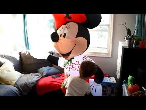 Minnie Mouse Airblown Inflatable Christmas - unboxing