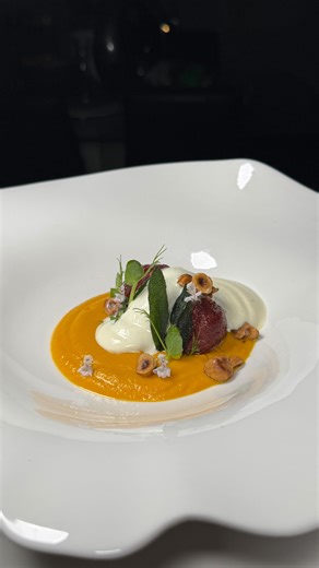 Beetroot Potato Gnocchi Pillow on Pumpkin Puree with Goats Cheese Espuma. My new autumn dish, featuring beautiful and seasonal flavors, earthy fall colors inspired by the changing season leaves 🍂 Finishing touches with fried sage and roasted hazelnuts, this is a cozy and beautiful dish in both flavour and presentation for Autumn 🧡🫰🏽🍁 #beetroot #gnocchi #pumpkin #sage #autumnvibes🍁 | The Boujee Foodie