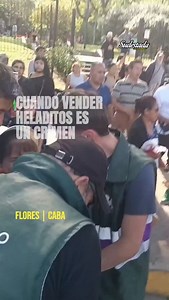 EL CRIMEN DE VENDER HELADOS (La policía de la Ciudad y la cacería a los laburantes) Esto sucedió en las cercanías del Cementerio de Flores, mientras blindan a los narcos, negocian con los verdaderos delincuentes -riñón adentro- se empapan de mafia, y revuelven la miseria para escupir más miserabilidad. Ajuste, suba de precios en alimentos y productos de necesidad básica, de transporte y de energía, desplome del salario, multiplicación de pobreza e indigencia como parte de un todo que sufrimos en