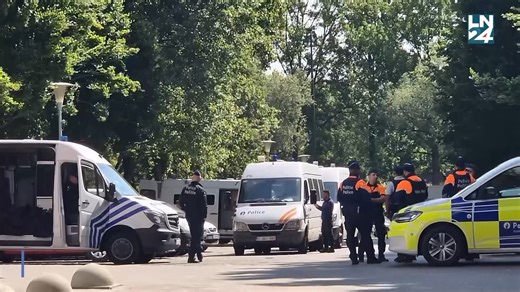 22K views · 154 reactions | Une importante opération de police est en cours du côté de la Cité du Peterbos à Anderlecht. Plusieurs centaines d'agents de police sont sur place. Tous les habitants du quartier sont invités à rester chez eux | LN24 | Facebook