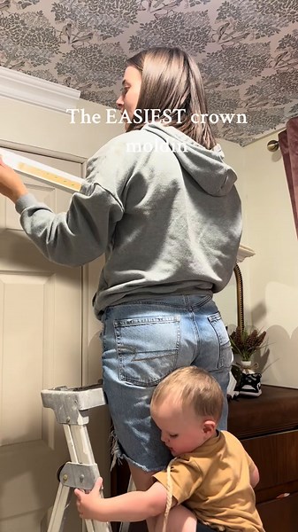 Heres how i installed this peel and stick crown molding from @Easy Crown Molding- LIT #diyproject #homeimprovement #homerenovation #crownmoulding #easycrownmolding #peelandstick #peelandstickcrownmolding #diyrenovation #1920shouse #fypシ #fyp #foryou #viral