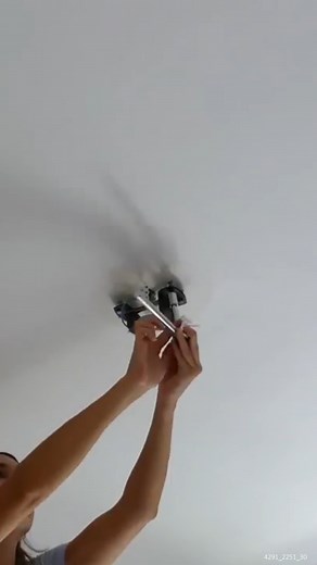 Hanging a Decorative Ceiling Fan #ceilingfan #decorativefan #decor #homedecor #uniquedecor #leaffan | Decorar tu casa