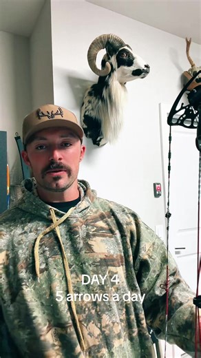 Day 4 !! 15 arrows today to make up for missing Day 3. Drop your guys’ bow setup in the comments !! #fyp #archery #hunting #elk #engagement