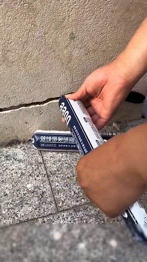 561K views · 2.2K reactions | Viral Wall Crack Remover  #wallrepair #homedecor #reelsvideo #viral #besthomegadgets #trending | Cool inventions | Facebook