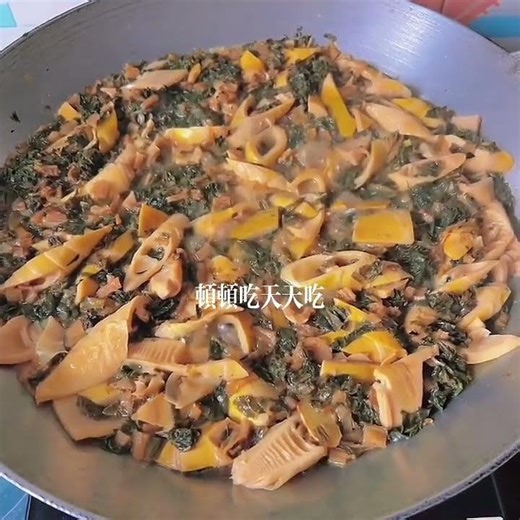 No delicacy can compare to this pot of "dried vegetables and fresh bamboo shoots"—it's delicious,...