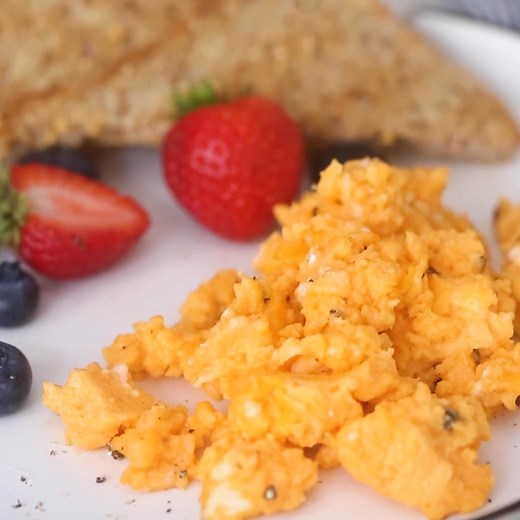 Add some cottage cheese to your scrambled eggs for an easy high-protein breakfast. The results are fluffy eggs with over 17 grams of protein per serving! https://www.skinnytaste.com/high-protein-scrambled-eggs-with-cottage-cheese/ | Skinnytaste