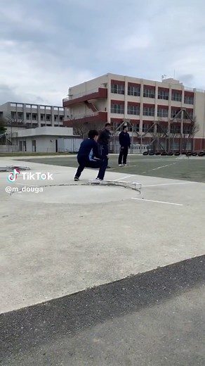 砲丸投げで叫びすぎて気失う高校生の面白動画