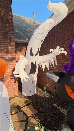 The bend & snap ghost! 👻🎃😂 #inflatable #halloween #blowup