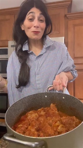 Mememalka’s Giflte Fish Literally the only way to ever make and eat giflte fish. I dream of this fish, mashed and spread on Matzah with mayo, and @goldentastesalads beet horseradish. Add the roe, sliced carrots and the onions, a little bit of heaven on Passover. This is truly a Family Jewish Tradition! What you need to buy at the Fish Store: 1 lb white fish, ground 1 lb pike fish, ground 1 onion ground (ask the fish store to do this for you) 2-4 slices white fish 2-3 slices carp Head of carp and