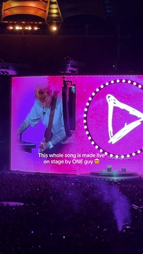 Everyone thinks Ed Sheeran just presses play at his concerts… but nope 👀 He literally builds the song live, layer by layer, right in front of you. One guitar, one loop pedal, one voice, zero backing track. Once you notice it, you’ll never watch his concerts the same way again. @Ed Sheeran #looptour #edsheeran