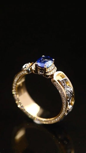 Custom jewelry for their one-year anniversary. This guy is lucky.#bespokejewlery