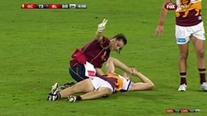Knee pain for Lion Polec