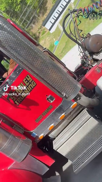 #bigrigs #bigrigtok #viral #blowthisup #fypシ゚viral #rig #famous