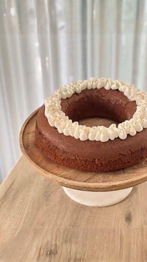 Cozy rainy weekends call for this maple and pecan cake topped with creamy cream cheese frosting 🍁 A little November treat for my fellow bakers - enjoy 50% off all recipe subscriptions this month with code NOV25 🧁✨ All recipes available at georgiascakes.com 🤎 #cozy #recipe #baking #maple #cake #easybaking | Georgia's Cakes