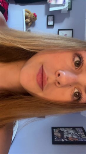 Don’t mind the stuff in my room, can’t be bothered to clean.. #arianagrande #foryoupage #blondegirl #lipsyincing #fyp